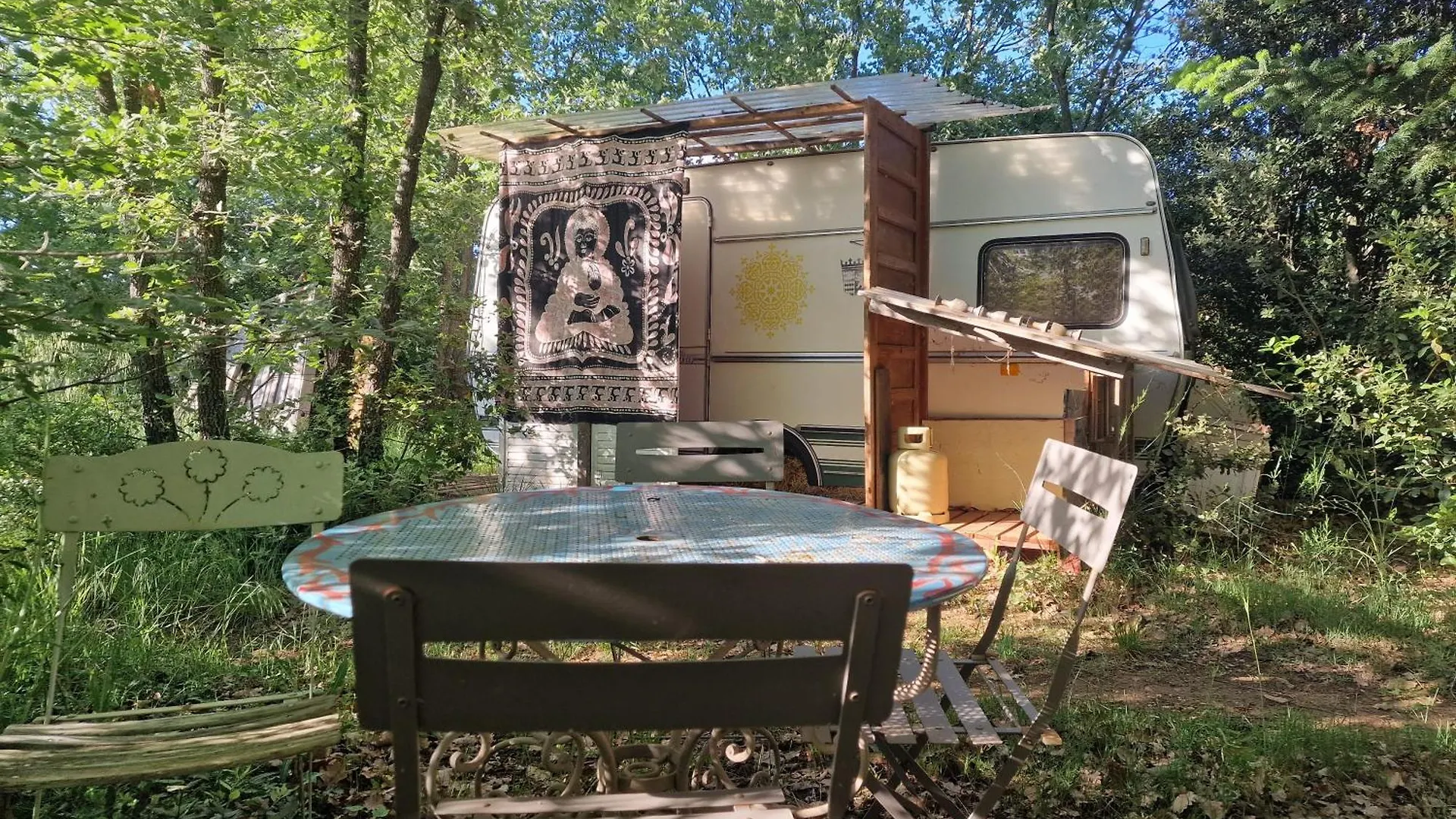 Jolie Caravane A Sivana Oasis De Lumiere Tourves Camping