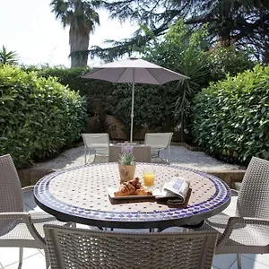 Beautiful Close To Private Parking Appartement